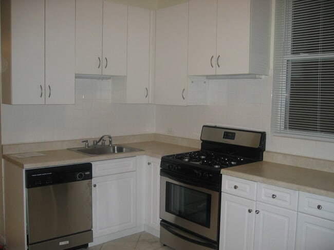 Building Photo - 2306 W Taylor St