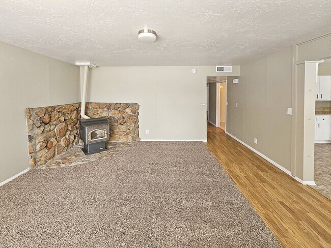 Building Photo - 6552 Valley Ave - Available Now