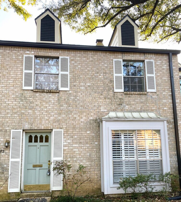 Foto principal - NW Hills Townhouse with amazing location!