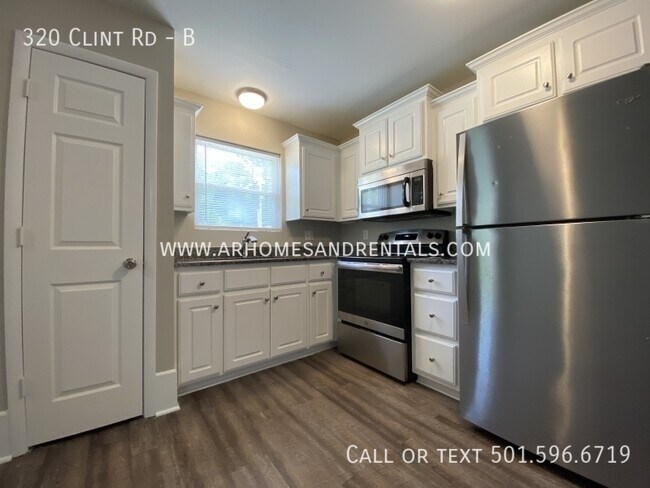 Foto del edificio - 320 Clint Rd - B | $825 | 2 beds, 1 full bath