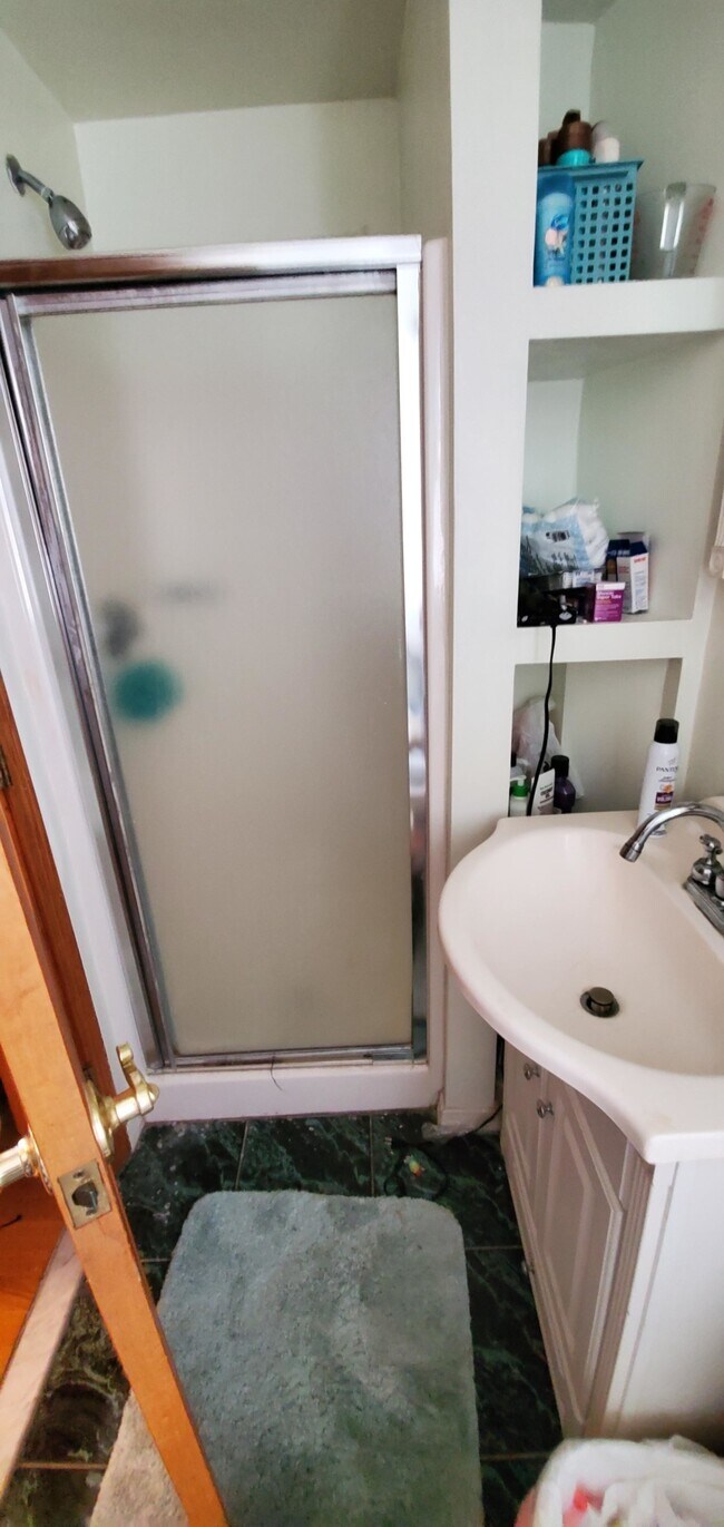 14 Underwood Park Unit 2, Waltham, MA 02453 Condo for Rent in Waltham