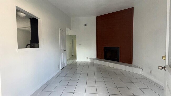 Foto del edificio - 1303 Bonnie Brae St