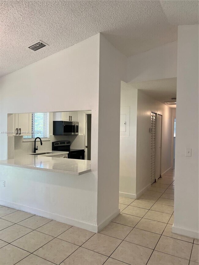 Foto del edificio - 1004 SW 8th St