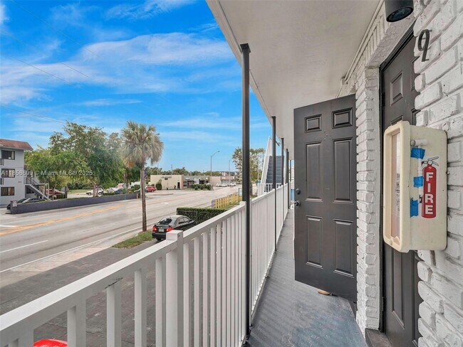 Foto del edificio - 14190 W Dixie Hwy