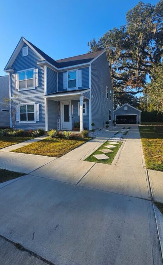Primary Photo - 9 Whispering Oaks Cir