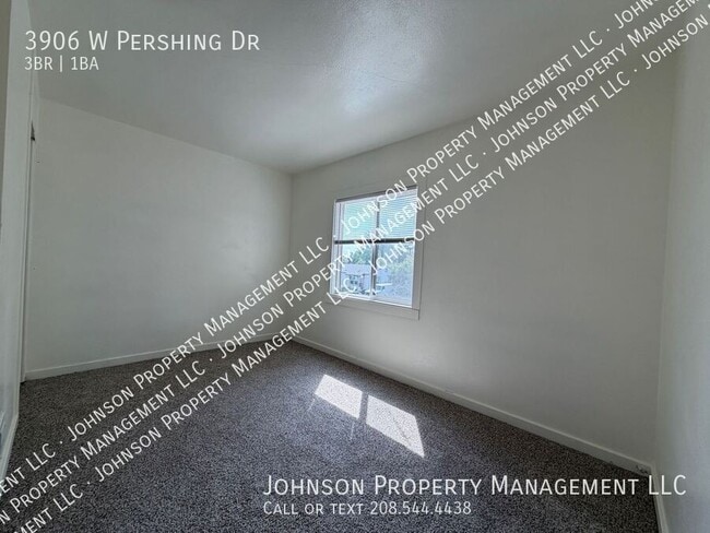 Building Photo - 3906 Pershing Dr