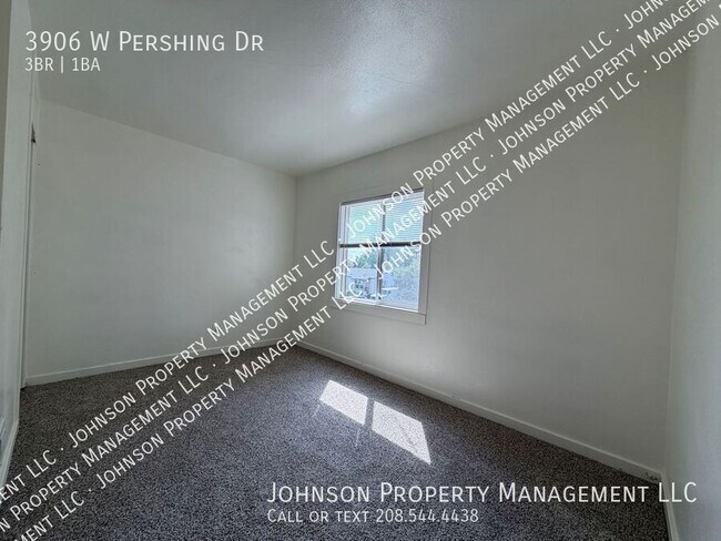 Foto del edificio - 3906 Pershing Dr