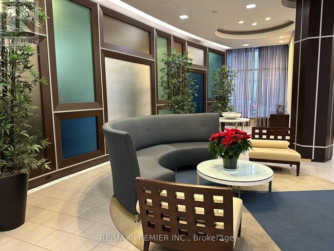 Building Photo - 5793 Yonge St