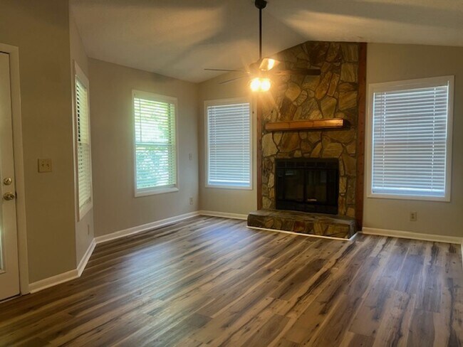 Foto del edificio - 6792 Willowbrook Dr