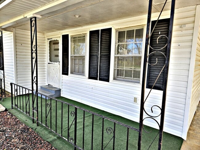 Building Photo - 3BR House - Courtland