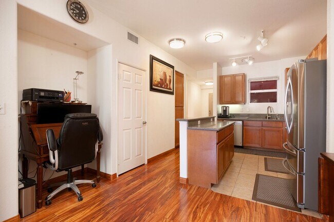 Building Photo - 2 bedroom with flex office space near Convention Center Downtown!