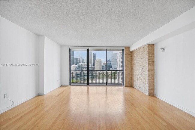 Building Photo - 540 Brickell Key Dr