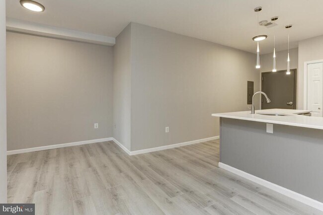 Building Photo - 400 N Highland Ave