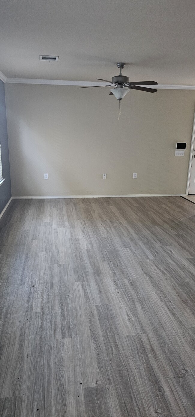 Foto del edificio - 7213 Outfitter Drive
