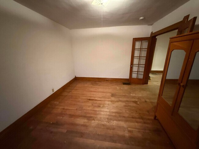 Foto del edificio - 208 Freeman Ave