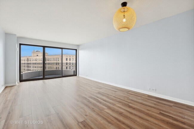 Building Photo - 2020 N Lincoln Park W