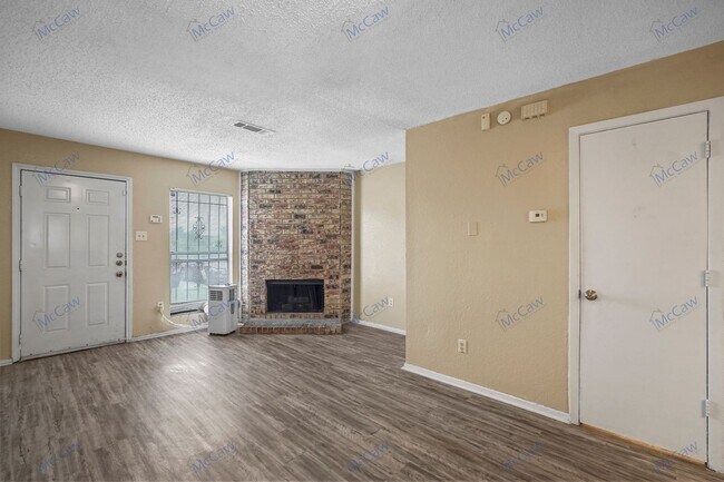 Foto del edificio - Beautiful 2/1.5 Townhome in Village by the...