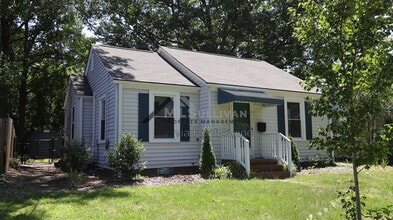 Building Photo - 102 E Edgewood Dr