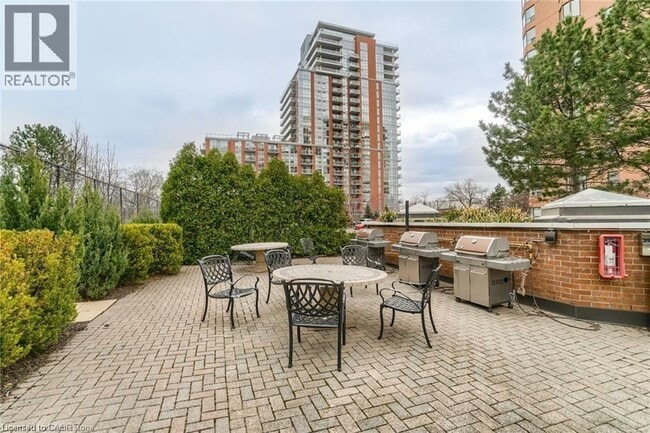 Photo du bâtiment - 1270 Maple Crossing Blvd