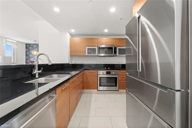 Building Photo - 2 br, 2.5 bath Condo - 244 Biscayne Blvd A...
