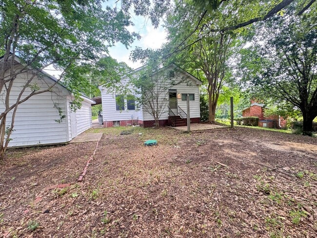 Building Photo - Spacious Home close to LA Tech
