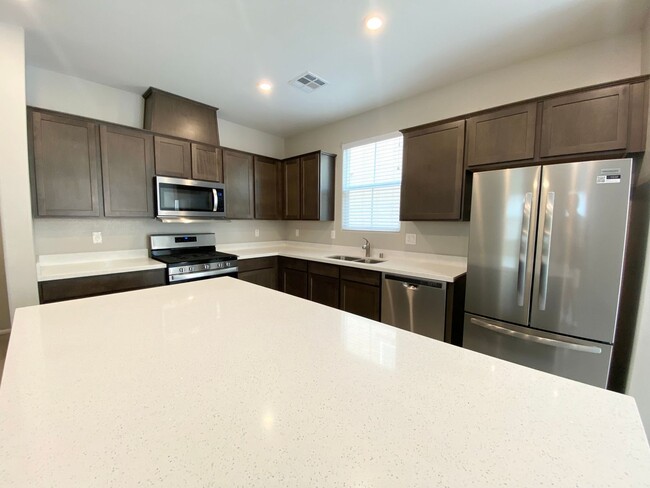 Building Photo - 4/BD 3/BA Sleek, Spacious & Designed to Im...