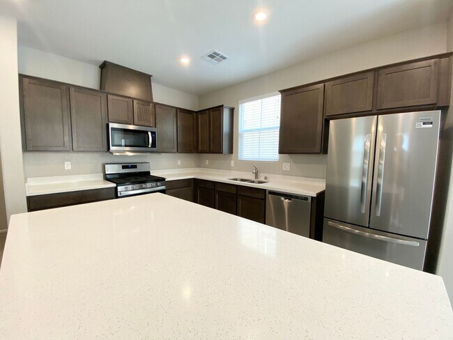 Foto del edificio - 4/BD 3/BA Sleek, Spacious & Designed to Im...