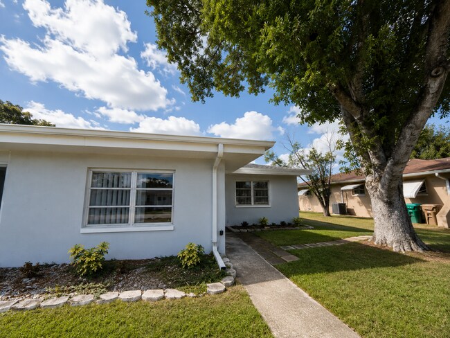 Building Photo - 329 Tudor Dr