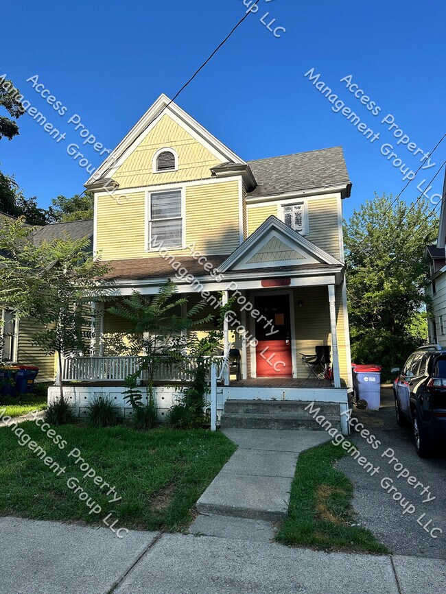 Building Photo - Cherry Hill Wealthy St Area 3 Bedroom