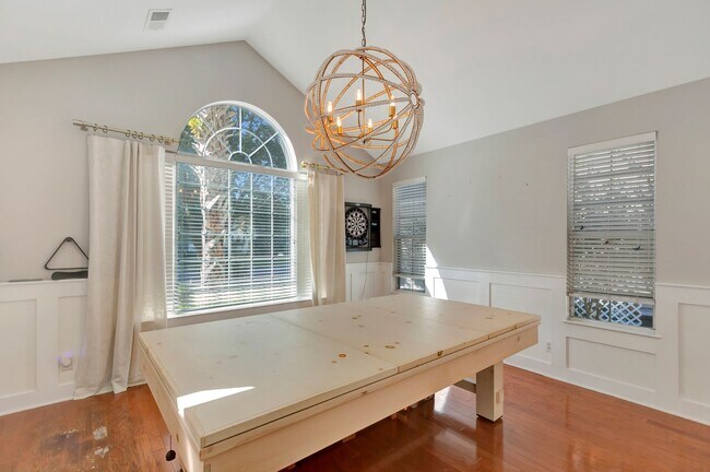 Foto del edificio - Stunning Single-Level Home in Marsh Walk, Mount Pleasant