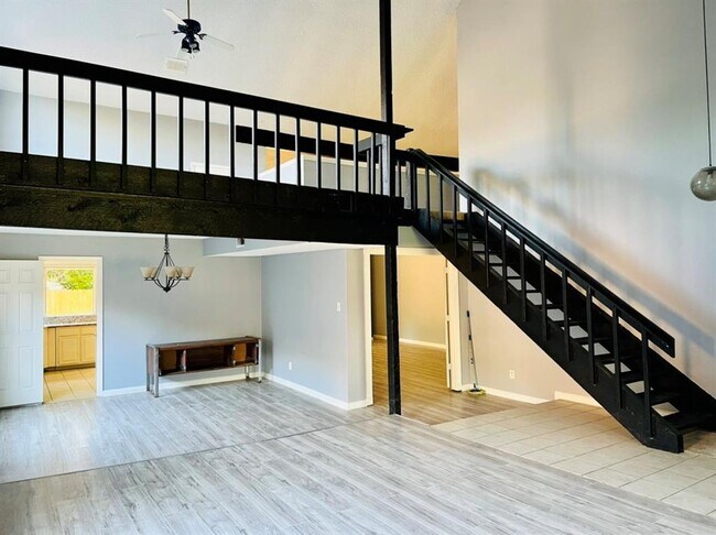 Building Photo - 7627 Candlegreen Ln