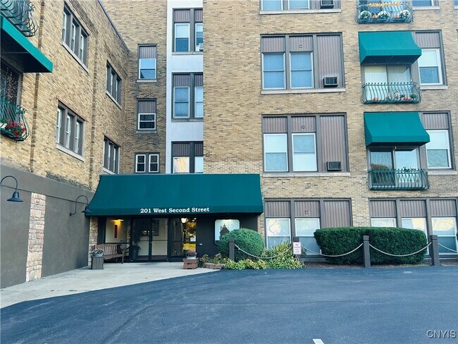 Foto del edificio - 201 W 2nd St