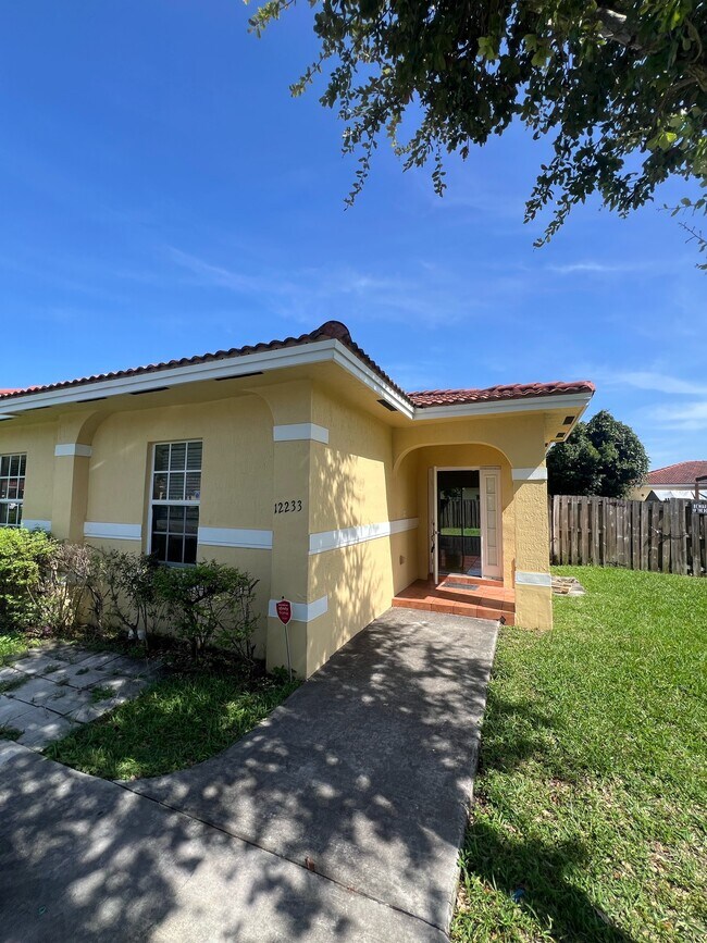 Foto del edificio - 12233 SW 215th Terrace