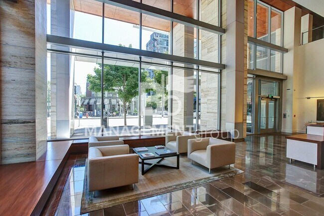 Foto del edificio - The Metropolitan- Luxury Living in the Heart of the Pearl District. Breathtaking Views!