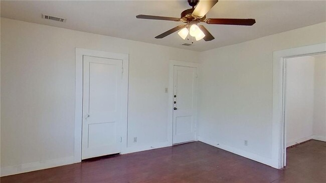 Building Photo - 1607 S Austin Ave
