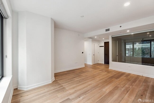 Building Photo - 280 Spear St
