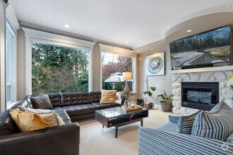 Building Photo - 935 Sauve Ct
