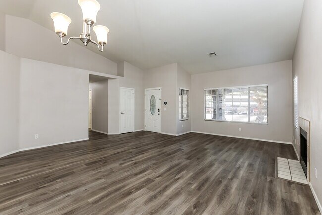 Foto del edificio - 5307 N 79th Dr