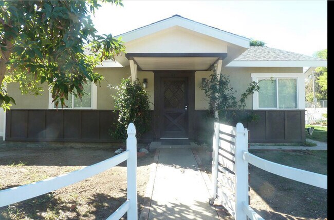 Keystone Street View - 841 N Keystone St