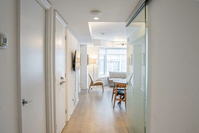 Building Photo - 55 Avenue Rd