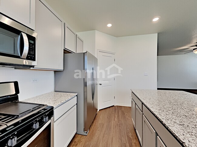 Foto del edificio - 2717 Lillybrook Ln