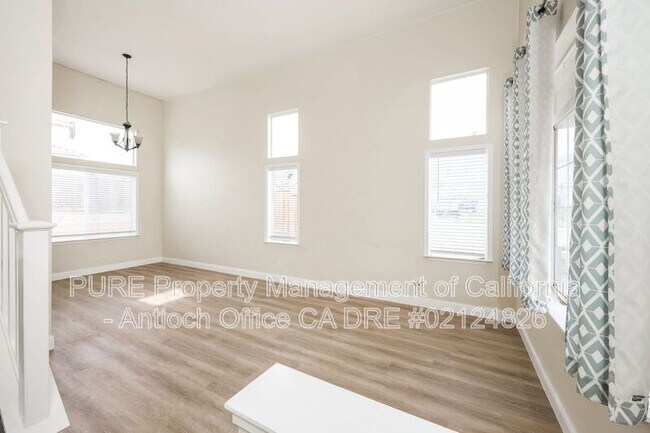 Foto del edificio - 2332 Weston Ct