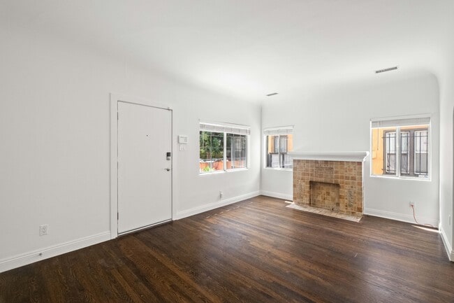 Building Photo - 1381 S Orange Dr