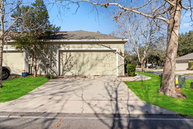 Building Photo - 4/2.5 Townhome in Harmony that faces the G...