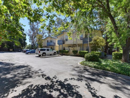 Foto del edificio - 4 Bedroom Townhome near UC Davis