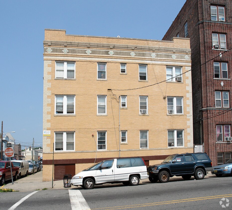 Building Photo - 300 14th St