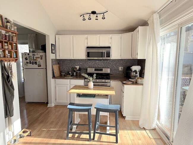 Foto del edificio - Cute WyCo Bungalow