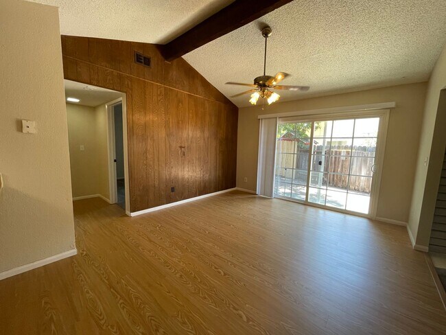 Foto del edificio - Charming 2 Bedroom, 2 Bath Duplex in Citru...
