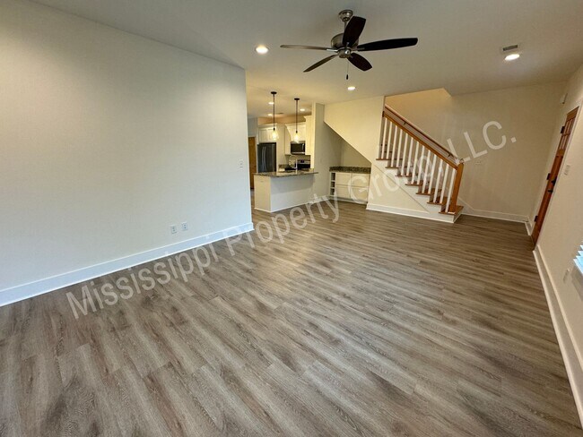 Building Photo - 3BR/3.5 BA For Rent
