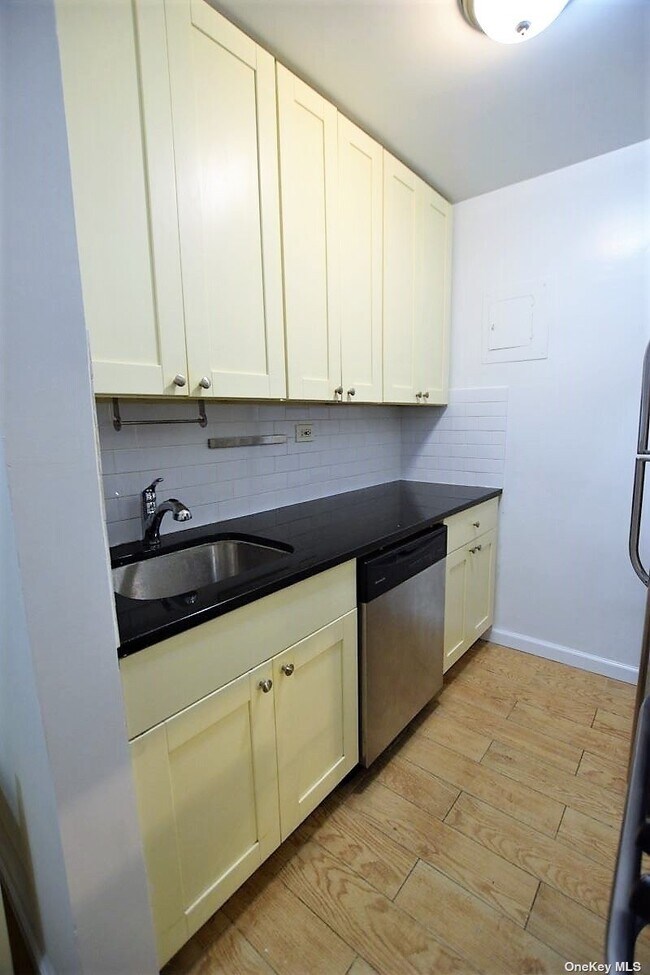 414242 73rd St Unit 4A, Queens, NY 11377 Condo for Rent in Queens